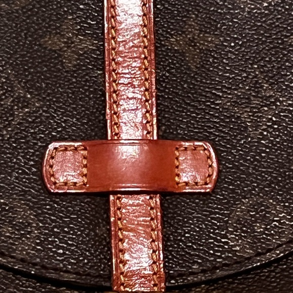 Louis Vuitton Crossbody! - Picture 3 of 16